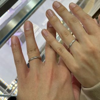 【STAR JEWELRY(スタージュエリー)】の口コミ キラキラ輝くデザインや、かわいいとキュンとするものが多かったです。ツイ...