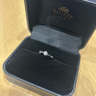 【COLANY(コラニー)】の口コミ デザインの特徴としては、ダイヤがガードル付近で固定されているため、ダイ...