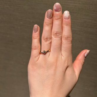 【ete(エテ)】の口コミ ダイヤの輝きもありつつシンプルで派手すぎないので普段の服装にも合いおし...