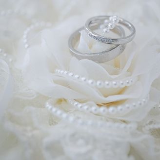 【KITAGAWA(キタガワ)】の口コミ 妻用はダイヤが6つ入っておりきらびやかで可愛いデザインです。夫用は6ミ...