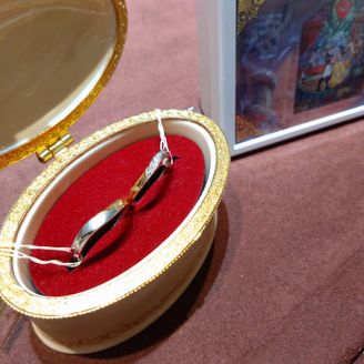 【Beauty and the Beast(ディズニー美女と野獣)】の口コミ 限定999個の指輪で、999個限定というのがバラの花言葉にちなんでいる...