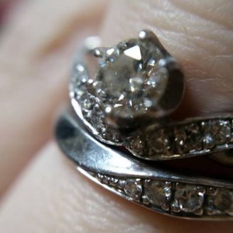 【日本ダイヤモンド貿易】の口コミ まずは、接客に付いてくれた方が一番の決め手になったかと思います。
私達...