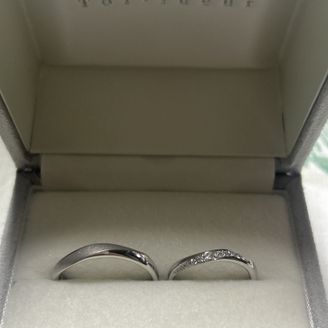 【Toi-lueur(トワル)】の口コミ 指輪の形がとても綺麗で流れるような形なので指も細く見えダイヤモンドも光...