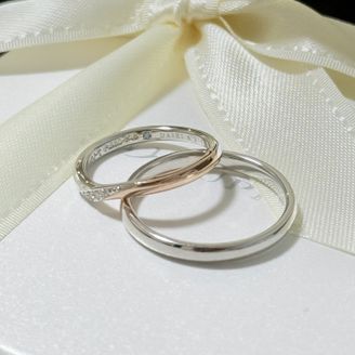 【COCKTAIL(カクテル)】の口コミ 少しデザイン性のあるものが良かったので、捻り+ピンクゴールドの入ったも...