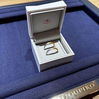 【NIESSING(ニーシング)】の口コミ 指輪のデザインがゴールドとプラチナの両方の素材が使われているため、3通...