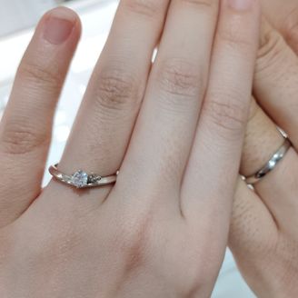 【THE KISS(ザ・キッス)】の口コミ 真ん中にきらびやかな ダイヤがついていて その横に ミッキーのダイヤが...