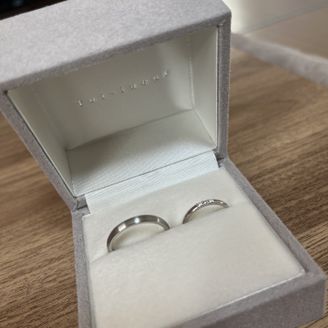 【Toi-lueur(トワル)】の口コミ シンプルなストレートラインを探していて、この指輪に出会いました。同じブ...
