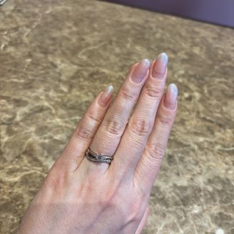 【Princess Bijou(プリンセス・ビジュー)】の口コミ 指輪のデザインは憧れのディズニーブランドの中から自分の指に合うものを選...