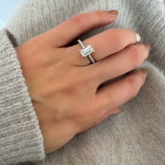 【DIALLURE(ディアリュール)】の口コミ リング部分に小さなダイヤモンドを敷き詰めたデザインがとても気に入ってい...