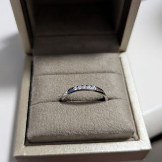 【和光ブライダルブティックギンザ】の口コミ 滑らかて着け心地が良く、着けているのを忘れそうなくらい指なじみが良くび...