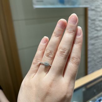 【NINA RICCI(ニナリッチ)】の口コミ とにかく高級感があり、ショーウィンドウの中でダイヤモンドが輝いていまし...