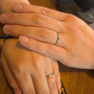 【ハリー・ウィンストン(Harry Winston)】の口コミ シンプルなストレートで年齢的にも細すぎないものを希望していました。
私...