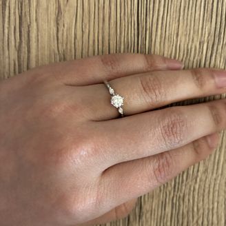 【COCKTAIL(カクテル)】の口コミ このたび、素敵な婚約指輪に出会えたことをとても嬉しく思っています。特に...