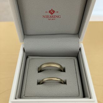 【NIESSING(ニーシング)】の口コミ ゴールドでシンプル＆マットなデザインの指輪を探していましたので、鍛造製...