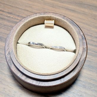 【COLANY(コラニー)】の口コミ 細身でシンプルなデザインや純粋と言う意味の込められた白い薔薇をイメージ...