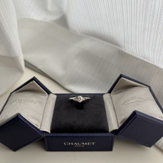 【ショーメ(CHAUMET)】の口コミ 唯一無二のデザイン性がある指輪が欲しくて購入しました。指は細く節々があ...