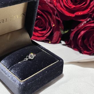 【VIVAGE(ヴィヴァージュ)】の口コミ リングが細身で綺麗、ティアラのように見えるところが凄く可愛い！デザイン...