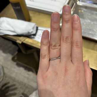 【シャネル(CHANEL)】の口コミ シャネルのカメリアをイメージした指輪です。
シンプルながらデザイン性が...