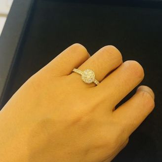 【グラフ(GRAFF)】の口コミ 真っ白なダイヤモンドと大ぶりなデザインが印象的でした。ここまで真っ白だ...