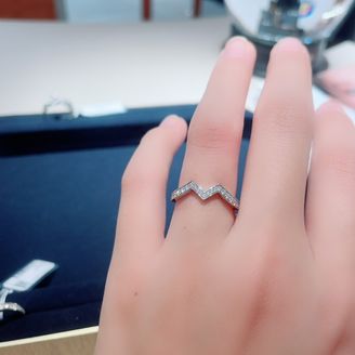 【ショーメ(CHAUMET)】の口コミ エンゲージリングのアムールデグレットとの重ね付けに合うリングとして検討...