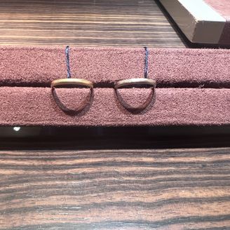 【Something Blue(サムシングブルー)】の口コミ シンプルで日常使いしやすい。珍しいカラーと表面仕上げが他にはなく、彼の...