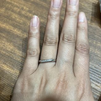 【4℃ BRIDAL(ヨンドシーブライダル)】の口コミ 婚約指輪と重ね付けができるタイプの指輪を探していました！結婚指輪も広範...
