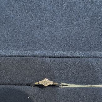 【4℃ BRIDAL(ヨンドシーブライダル)】の口コミ 4℃の指輪の決め手は、繊細で可愛らしいデザインが豊富なこと！さりげなく...