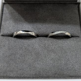 【Foulason(フレゾン)】の口コミ 女性用の指輪は派手過ぎずシンプル過ぎず程よいデザインで、日常的に使いや...