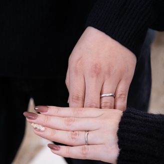 【MAGNOLIA WHITE JEWELRY(マグノリアホワイトジュエリー)】の口コミ 華奢で目立ちすぎず、上品なデザインに重視して選びました。私は指の関節が...