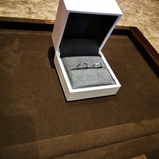 【トリニティ(Trinity)】の口コミ シンプルながらウェーブが入った飽きのこないデザイン。着け心地もよかった...