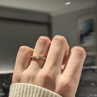 【ショーメ(CHAUMET)】の口コミ 特別感がありつつ普段着けても浮かないデザインがお気に入りです。雫型のダ...