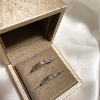 【和光ブライダルブティックギンザ】の口コミ 【デザイン】
53Pt：絹の光沢を表現した手彫りをあしらったデザイン
...