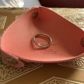 【COLANY(コラニー)】の口コミ 小さくてさりげないがダイヤモンドが３つ入っているので、特別感がある。細...