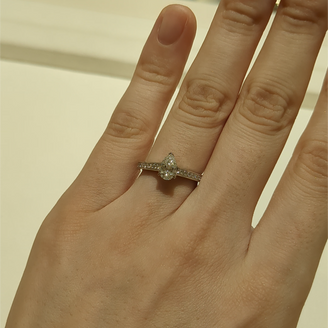 【グラフ(GRAFF)】の口コミ 日常的に着けられるペアシェイプかつアームにもダイヤがついているものを探...