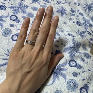 【和光ブライダルブティックギンザ】の口コミ 流線型のフォルムが指を綺麗に見せてくれたので、試着でとても気に入りまず...