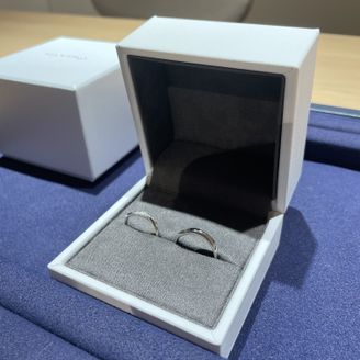 【Flowaves(フロウェーブス)】の口コミ デザインがウェーブとストレートが混合したようなデザインで気分によって指...