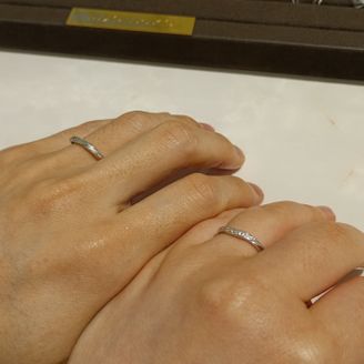 【Love Bond(ラブボンド)】の口コミ 素材はプラチナのため、金属アレルギーに対しても安心できる。デザインはス...