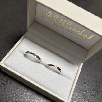 【AileBlanche(エールブランシェ)】の口コミ シンプルなデザインで、
指輪の内側に自分の好きなストーン
を入れること...