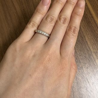 【MIKIMOTO(ミキモト)】の口コミ ストレートの指輪にダイヤが5つ並んでいるシンプルなデザインですが、ダイ...