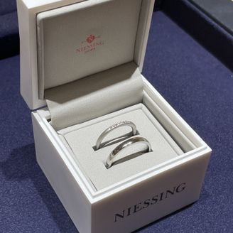 【NIESSING(ニーシング)】の口コミ ダイヤモンドのきらめきとリングの色、着け心地とマット加工なのも大変気に...