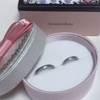 【insembre(インセンブレ)】の口コミ マット加工がされており、斜めにアクセントのあるデザインがお気に入りで、...