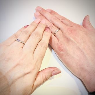 【LOVE NOTES】の口コミ シンプルですが柔らかなV字カーブの曲線や、表面のなめらかさが美しくてと...