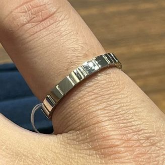 【4℃ BRIDAL(ヨンドシーブライダル)】の口コミ 【メンズ】用であまり個性的なものがなかったので、よかった。がちょっと自...