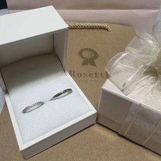 【Love Bond(ラブボンド)】の口コミ つけた時にサイドにもストーンが入っていて正面から見た時だけじゃなくて、...