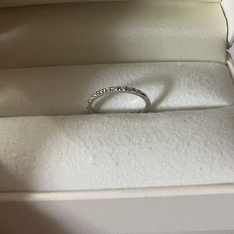 【Flowaves(フロウェーブス)】の口コミ シンプルで重ね付けできるデザイン性が良いと思い購入しました。シンプルな...