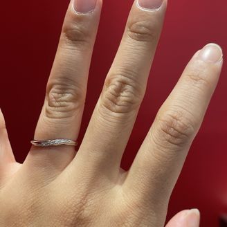 【AFFLUX(アフラックス)】の口コミ シンプルなイメージでしたが実際着用したところ、思った以上のキラキラ感に...