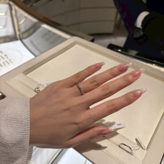 【グラフ(GRAFF)】の口コミ 螺旋状に巻かれたデザインがとても素敵で、指先がすっきりと綺麗に見えまし...