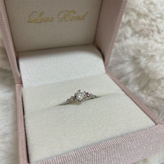 【Love Bond(ラブボンド)】の口コミ 可愛らしい雰囲気でメレダイヤがとんとんとん、と並んでいるところがおすす...