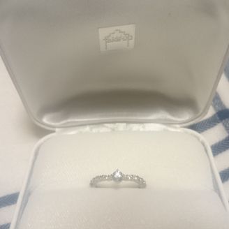 【TAKE-UP(テイクアップ)】の口コミ 一番の決め手はデザインのかわいさです。細くて華奢なリングがほしかったの...