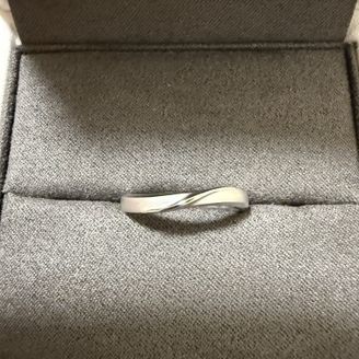 【EITO(エイト)】の口コミ 緩やかなS字で、歳をとってもつけられるようなシンプルなデザインで、とて...